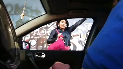 सुडौल गोरा एक नायलॉन डिल्डो के साथ सेक्सी मूवी हिंदी झटके