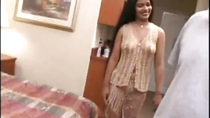 गुदा में एक हिंदी मूवी फुल सेक्सी मूवी dildo के साथ गड़बड़ प्रेमिका