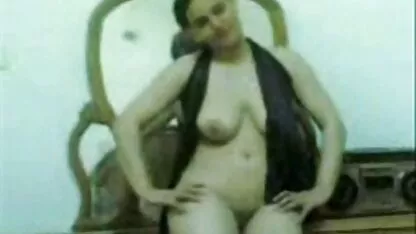 अपने युवा किरायेदार के साथ घर पर अकेला छोड़ दिया, चिंतित माँ ने काले मोज़ा डाला और उसे बहकाने के लिए चली गई। परिचारिका को नग्न देखकर, सेक्स फिल्म मूवी दोस्त ने तुरंत झटका देना शुरू कर दिया, फूहड़ कैंसर में उठ गया और यौन संबंध के बारे में कहा।