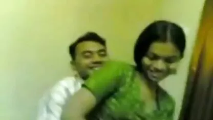 सबसे पहले, उसने खुद को थोड़ा लिप्त किया, और तभी, हिंदी में फुल सेक्सी मूवी जब उसके छेद गीले हो गए, तो एक आदमी उसके साथ मिला और मोटे तौर पर गांड में टक्कर मार दी।